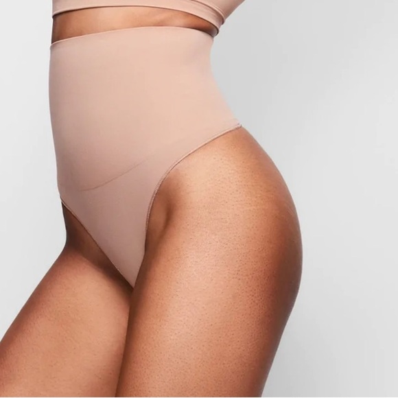 NEW SKIMS CORE THONG in Sienna size small - Picture 3 of 4
